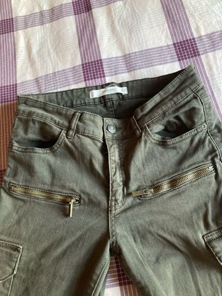 Pantalón pitillo Mango verde militar