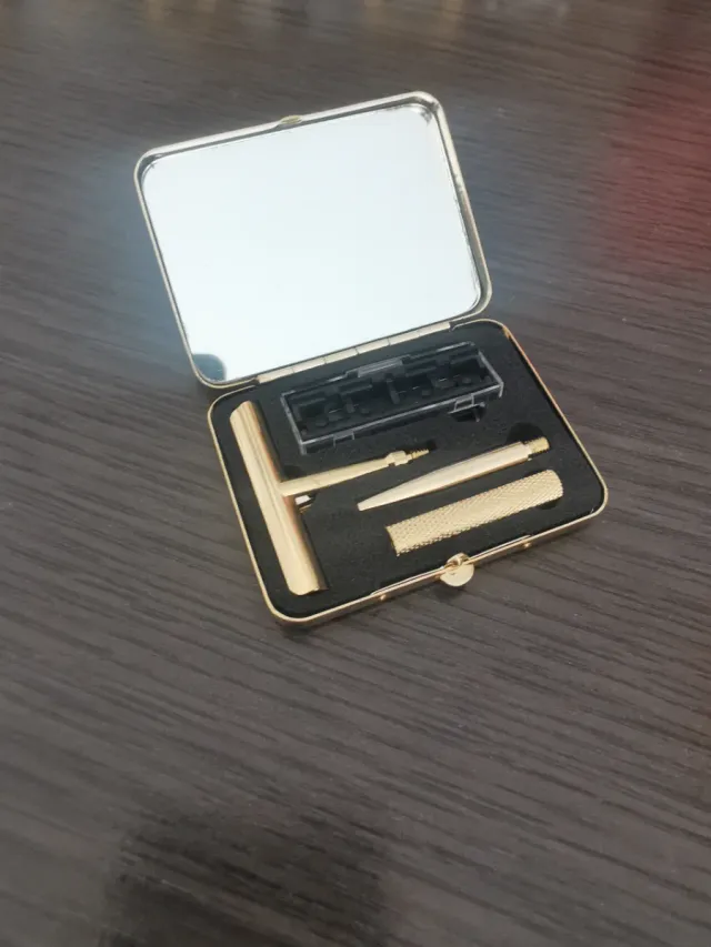 Set de afeitado Atkinsons Dorado