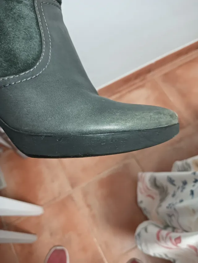 Botas de tacón piel gris y verde