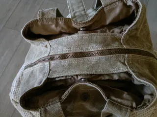 Bolso de lona beige y marrón