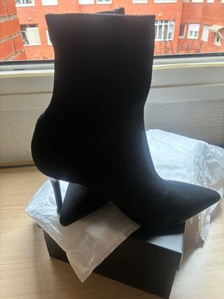 Botines negros lycra tacón fino sin estrenar