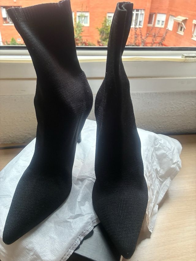 Botines negros lycra tacón fino sin estrenar