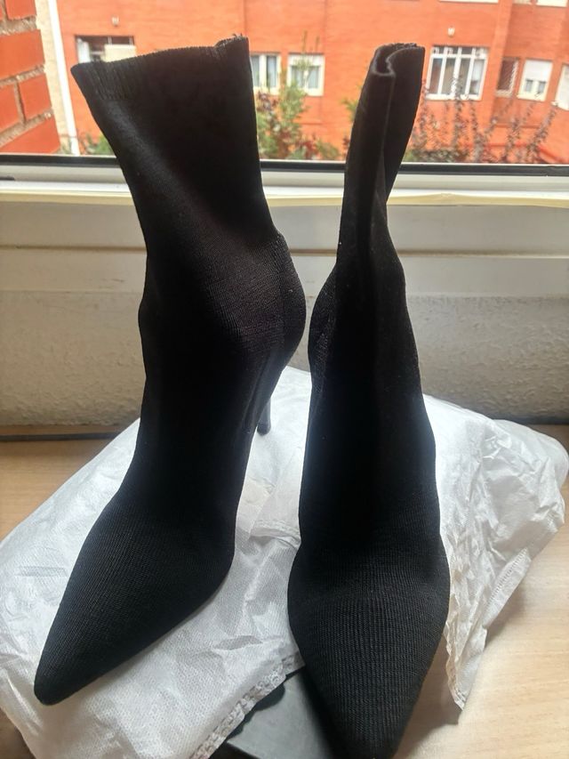 Botines negros lycra tacón fino sin estrenar