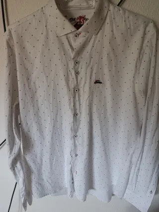Camisa de hombre blanca con estampado