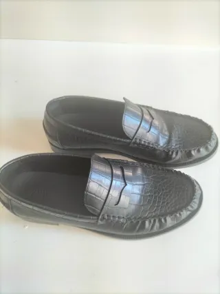 Mocasines negros efecto piel de cocodrilo
