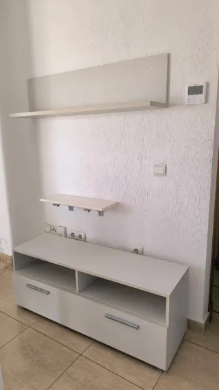 Mueble de salón blanco