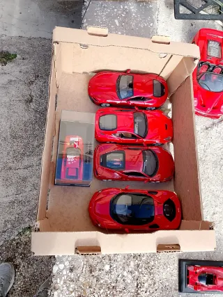 Ferrari 1:24 modellini auto