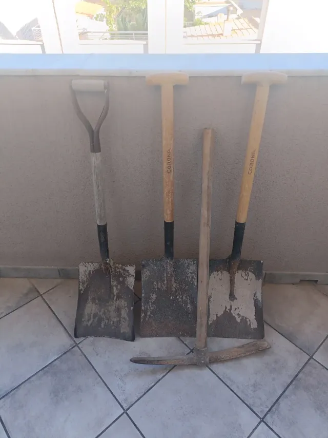 Lote 3 palas y 1 pico
