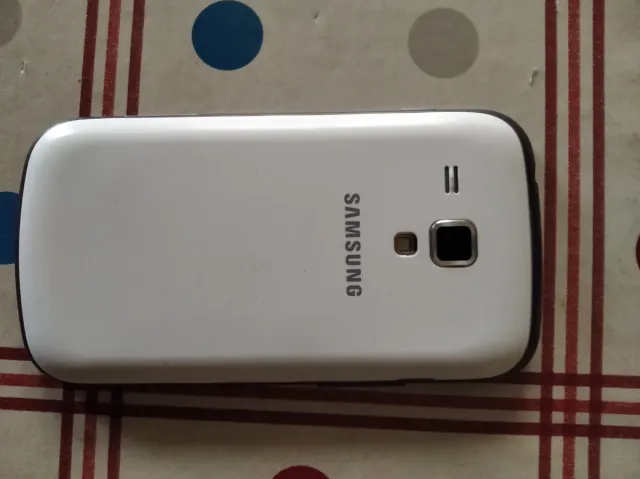 Móvil Samsung Plata/Blanco y con cargador