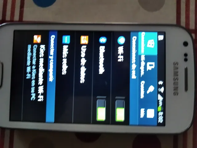 Móvil Samsung Plata/Blanco y con cargador