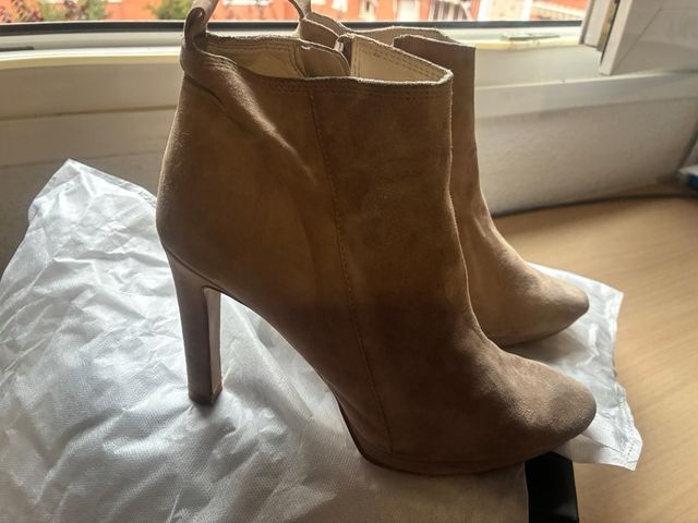 Botín ante camel tacón