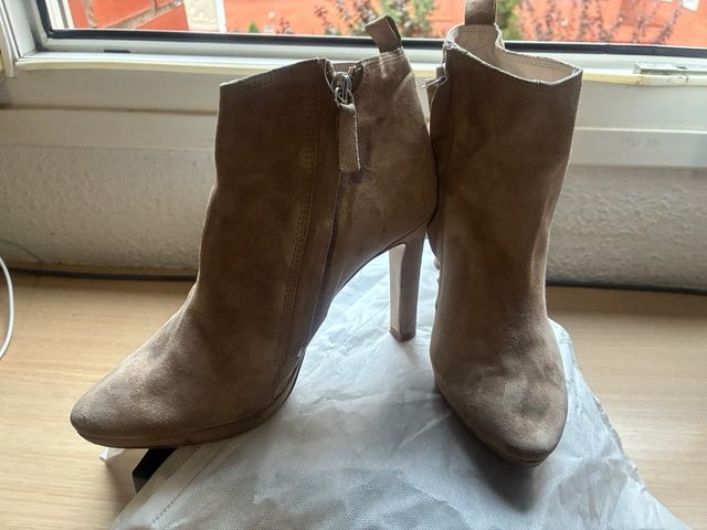 Botín ante camel tacón