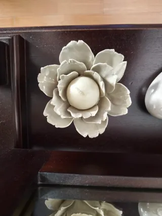 Portacandela a forma di fiore in ceramica beige