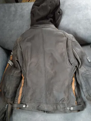 Chaqueta de cuero + Casco + Guantes + Máscara