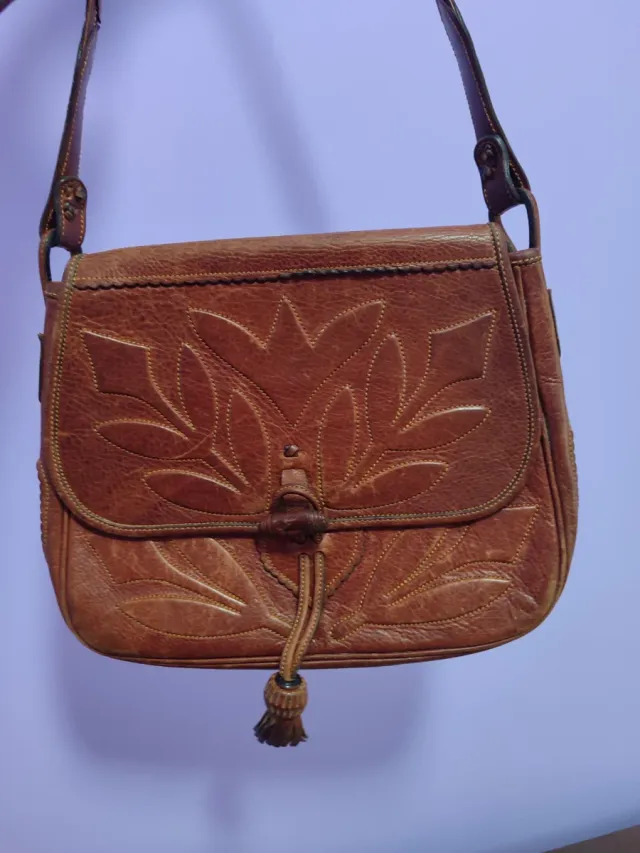 Bolso de cuero hecho a mano