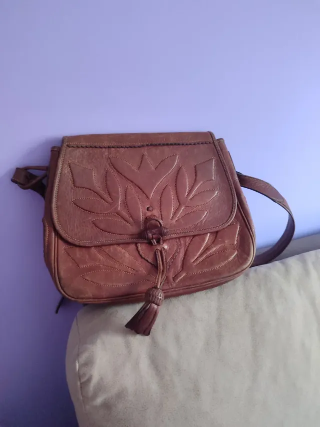 Bolso de cuero hecho a mano