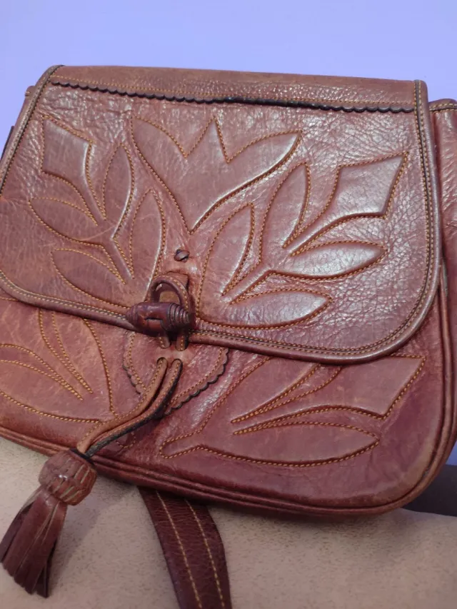 Bolso de cuero hecho a mano