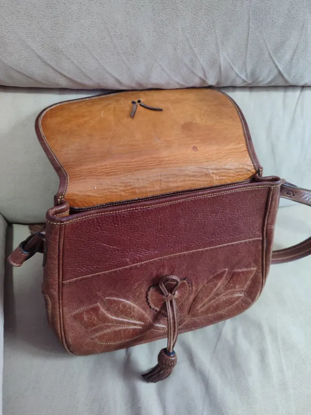 Bolso de cuero hecho a mano