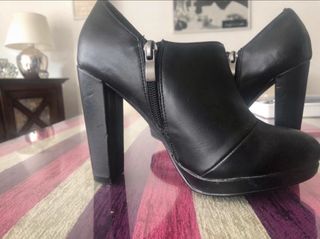 Botín piel Mustang negro. Mtmg collection