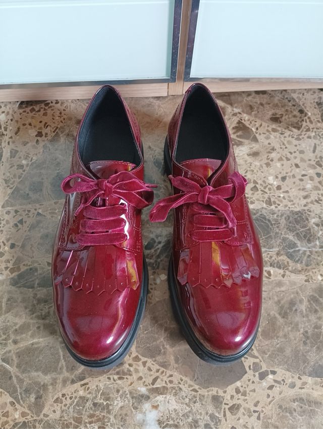 Zapatos charol rojos con lazo