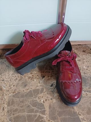 Zapatos charol rojos con lazo
