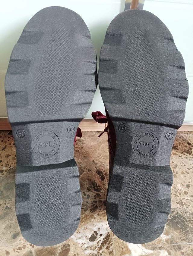 Zapatos charol rojos con lazo