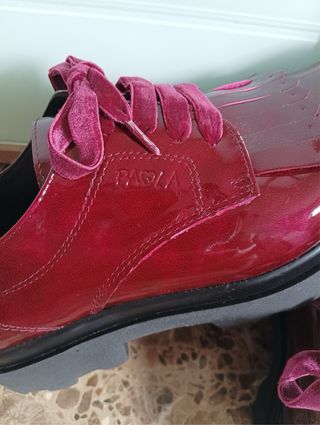 Zapatos charol rojos con lazo