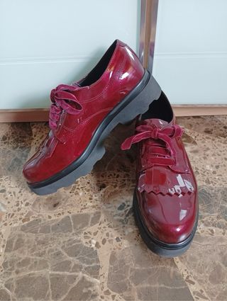 Zapatos charol rojos con lazo