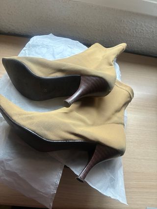 Botín lycra tacón fino punta fina camel