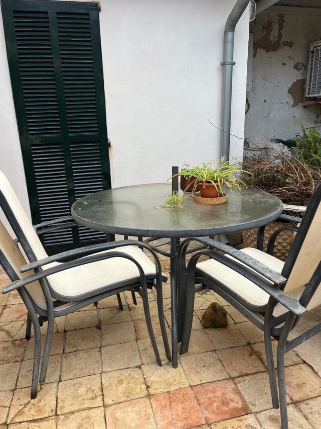 Conjunto mesa vidrio y  4 sillas exterior