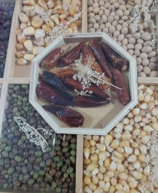 Vassoio in legno con divisori