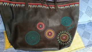 Bolso Desigual Marrón con Bordados Multicolor