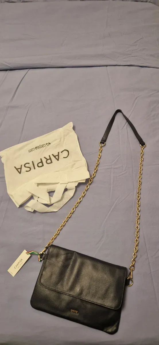 Borsa Carpisa blu con tracolla dorata