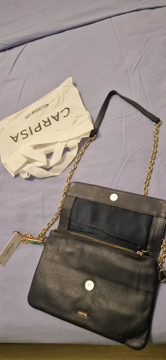 Borsa Carpisa blu con tracolla dorata