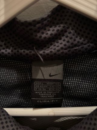 Chaqueta Cortavientos Nike Clima-Fit Negra/Gris