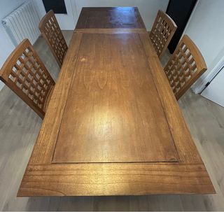 Mesa de comedor con 4 sillas de madera