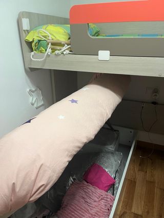 habitación completa, literas y armario.