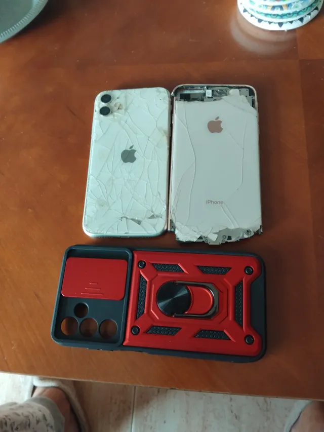 2 móviles Apple averiados
