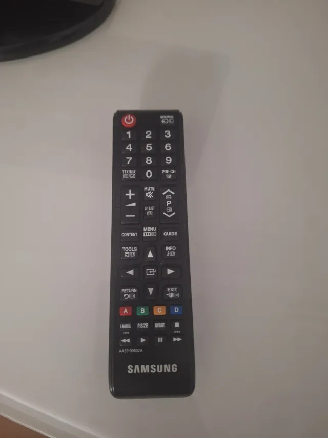 Televisor Samsung Negro. Pantalla de 50x30cm