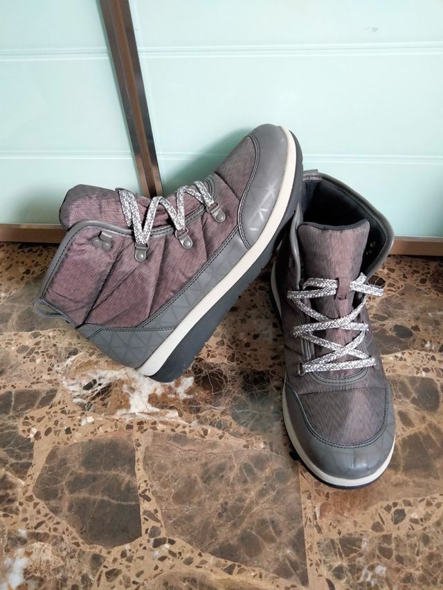 Botín marrón y gris