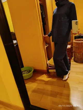 Precioso conjunto pantalón y jersey de punto azul