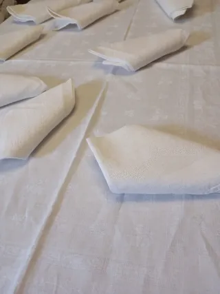 Mantelería adamascada de lino blanca 2,40 x 170