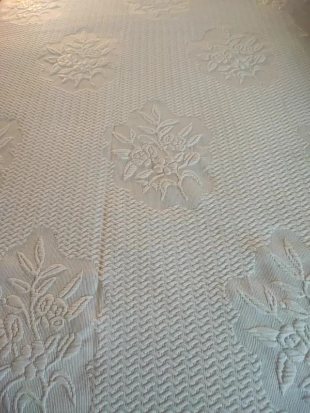 2 colchas color marfil  (cama 90)