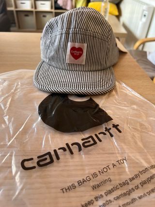 Gorra Carhartt WIP Rayas Corazón