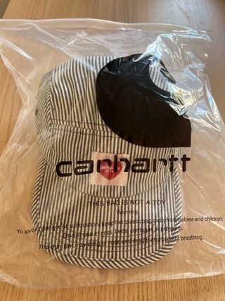 Gorra Carhartt WIP Rayas Corazón