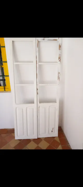 Puerta antigua blanca