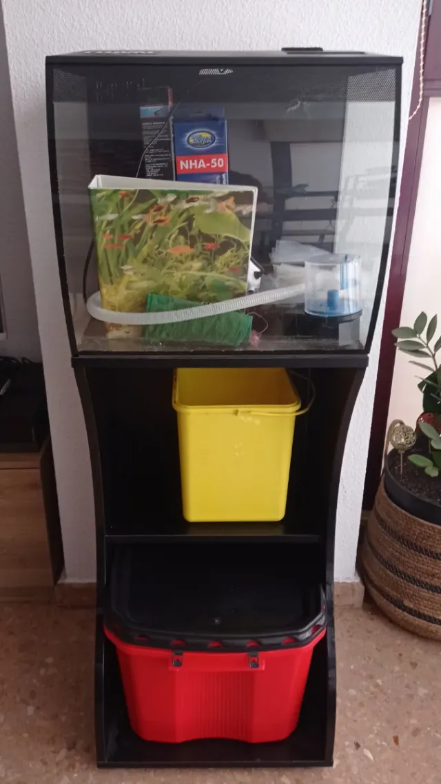 Acuario Fluval 57L con Mueble Negro