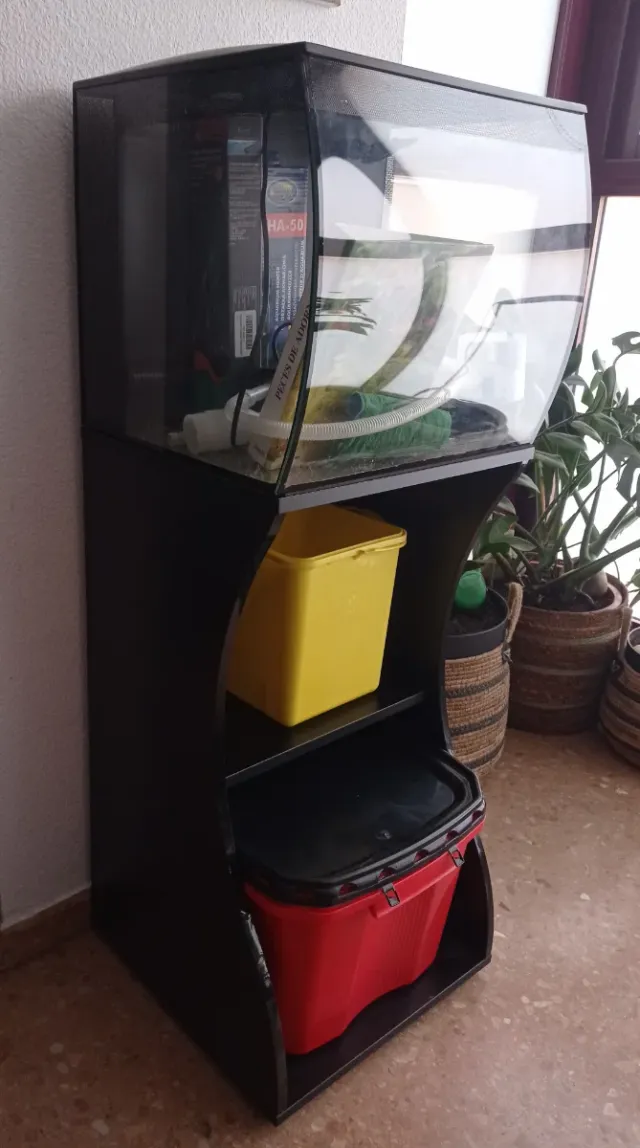 Acuario Fluval 57L con Mueble Negro
