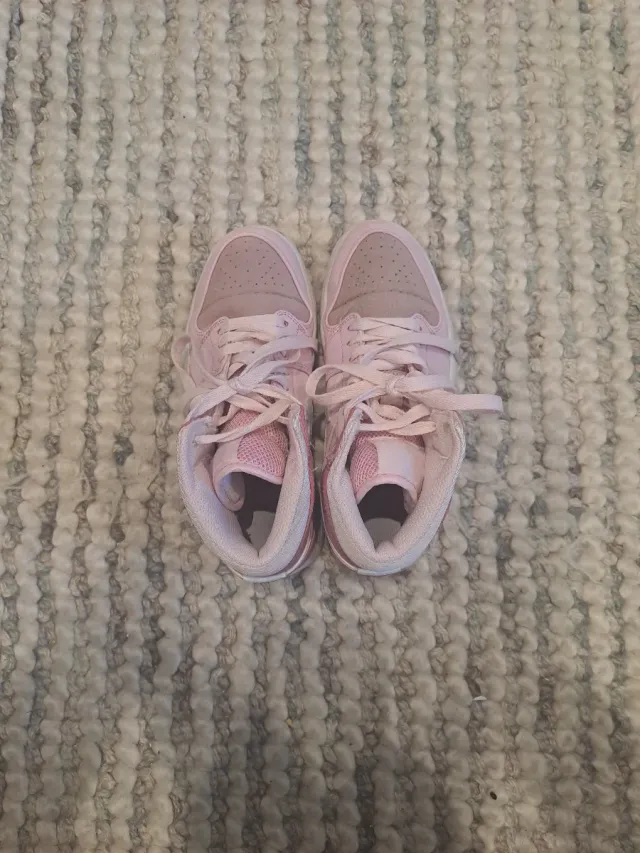 Zapatillas Air Jordan Niña Rosas