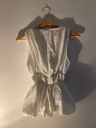 Top Zara blanco con lazo negro Talla M